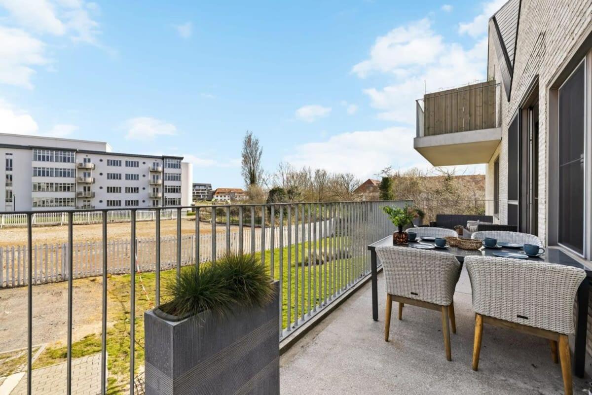 Huswell - Apartment With Natural Swimming Pool Middelkerke Exterior photo